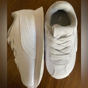 Toddler, white pumas